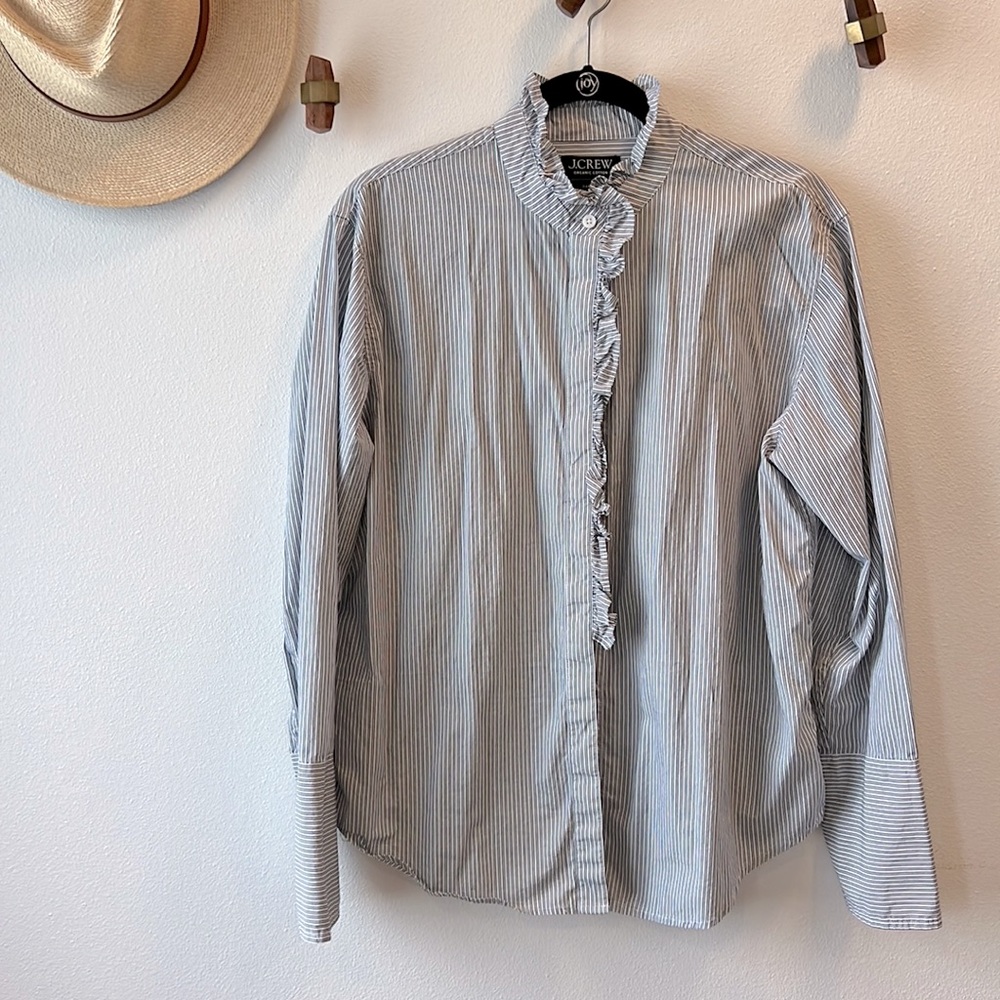 Jcrew garçon ruffled bottom down shirt. Size 10.